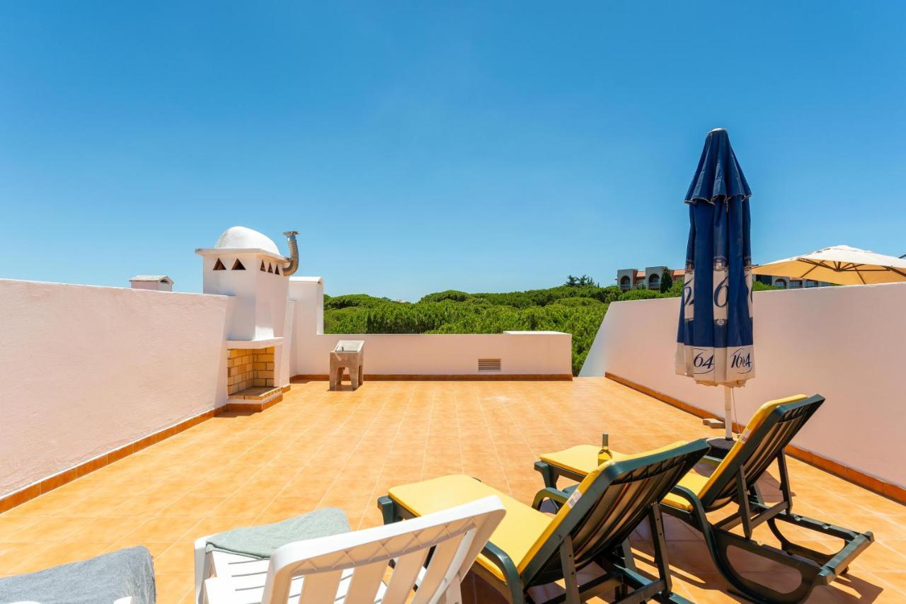 Pine Trees Penthouse Apartment Olhos de Agua  Exterior photo