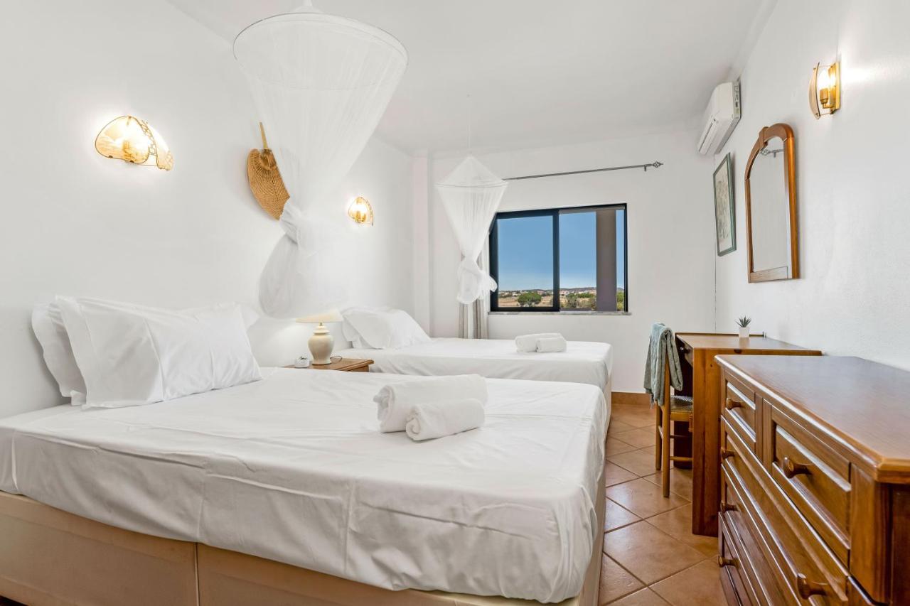 Pine Trees Penthouse Apartment Olhos de Agua  Exterior photo